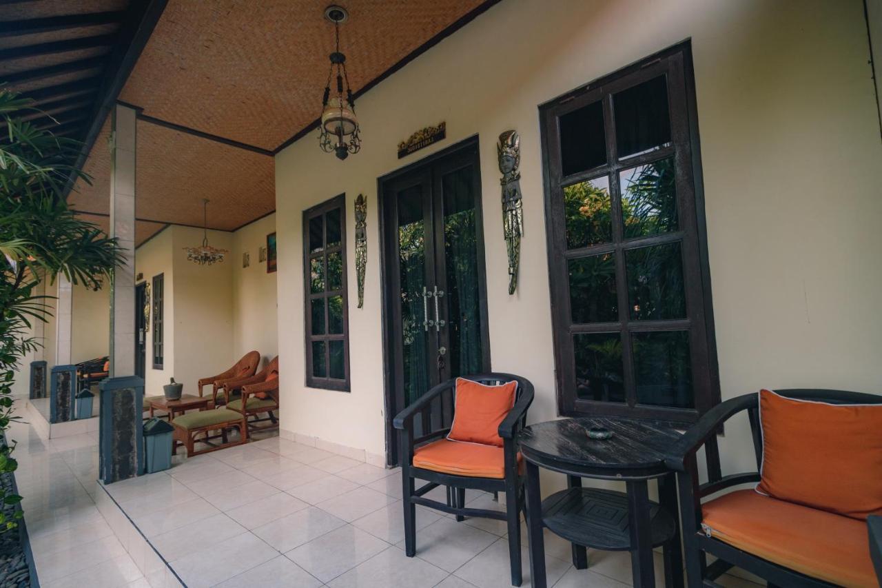 Giri Sari Guest House Pemuteran Esterno foto