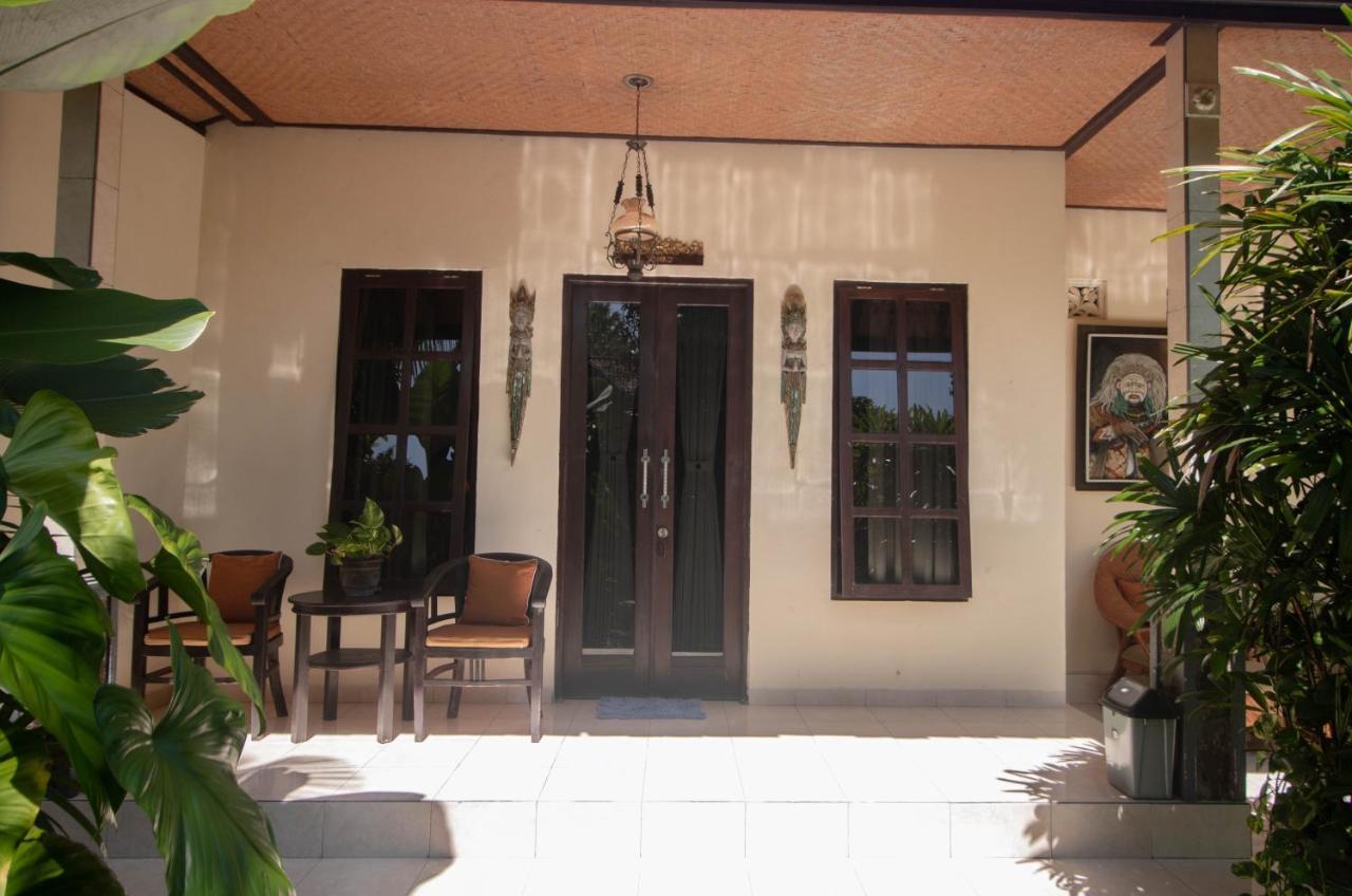 Giri Sari Guest House Pemuteran Esterno foto