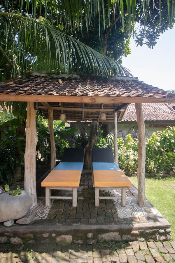 Giri Sari Guest House Pemuteran Esterno foto