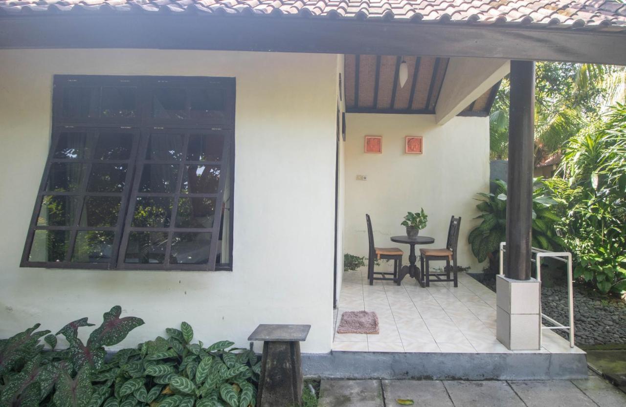 Giri Sari Guest House Pemuteran Esterno foto