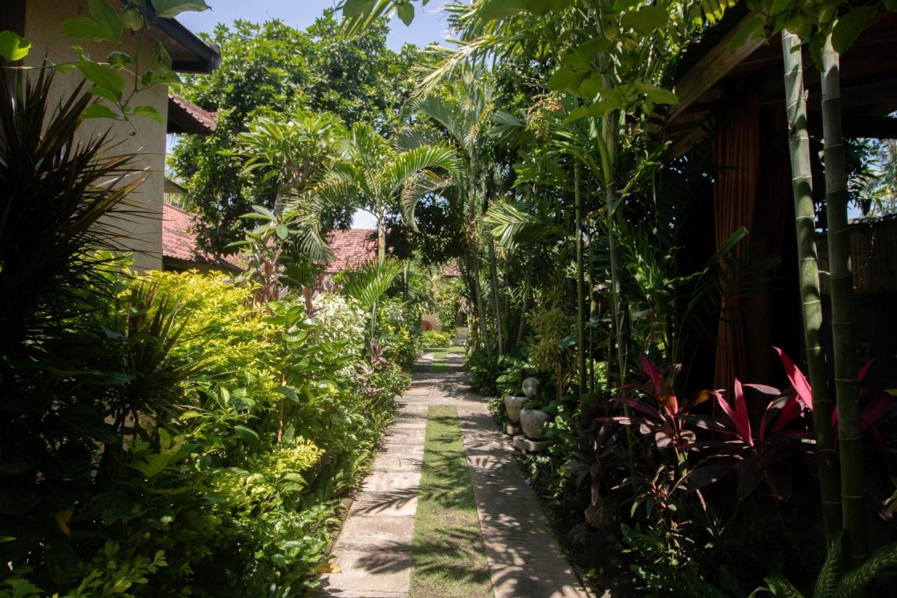 Giri Sari Guest House Pemuteran Esterno foto