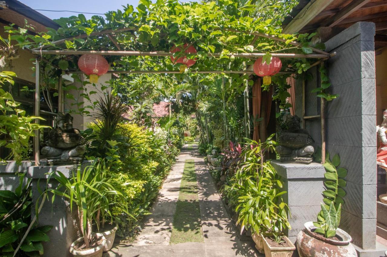 Giri Sari Guest House Pemuteran Esterno foto