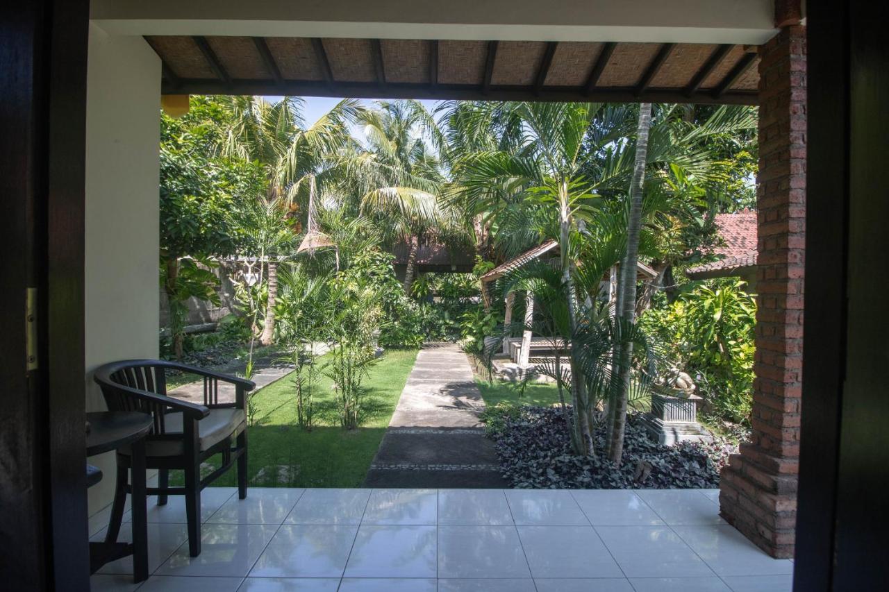Giri Sari Guest House Pemuteran Esterno foto