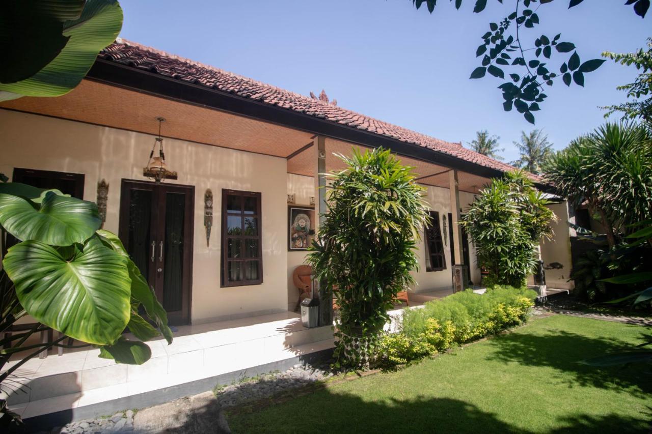 Giri Sari Guest House Pemuteran Esterno foto