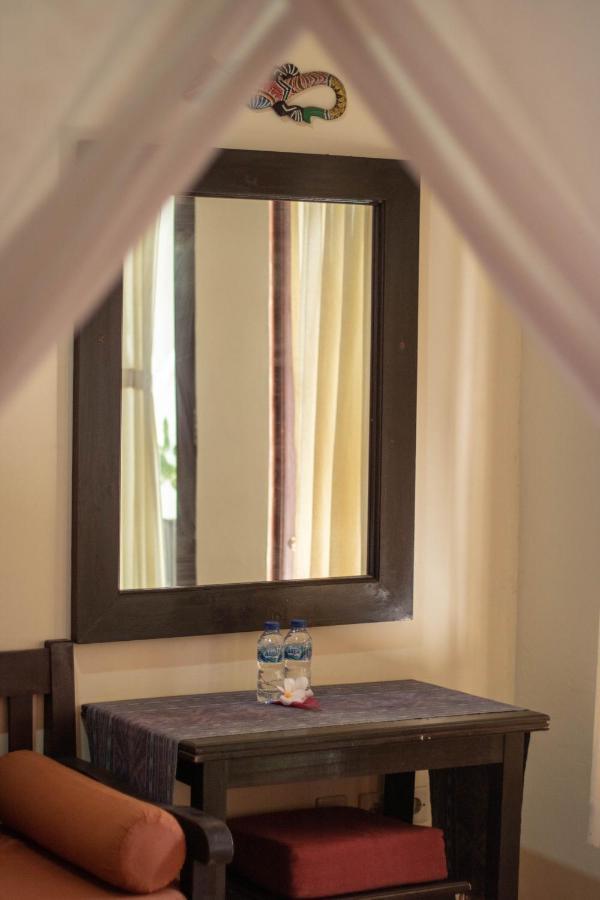 Giri Sari Guest House Pemuteran Esterno foto