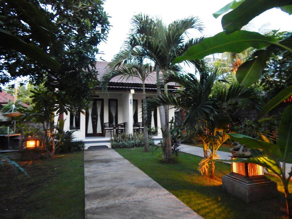 Giri Sari Guest House Pemuteran Esterno foto
