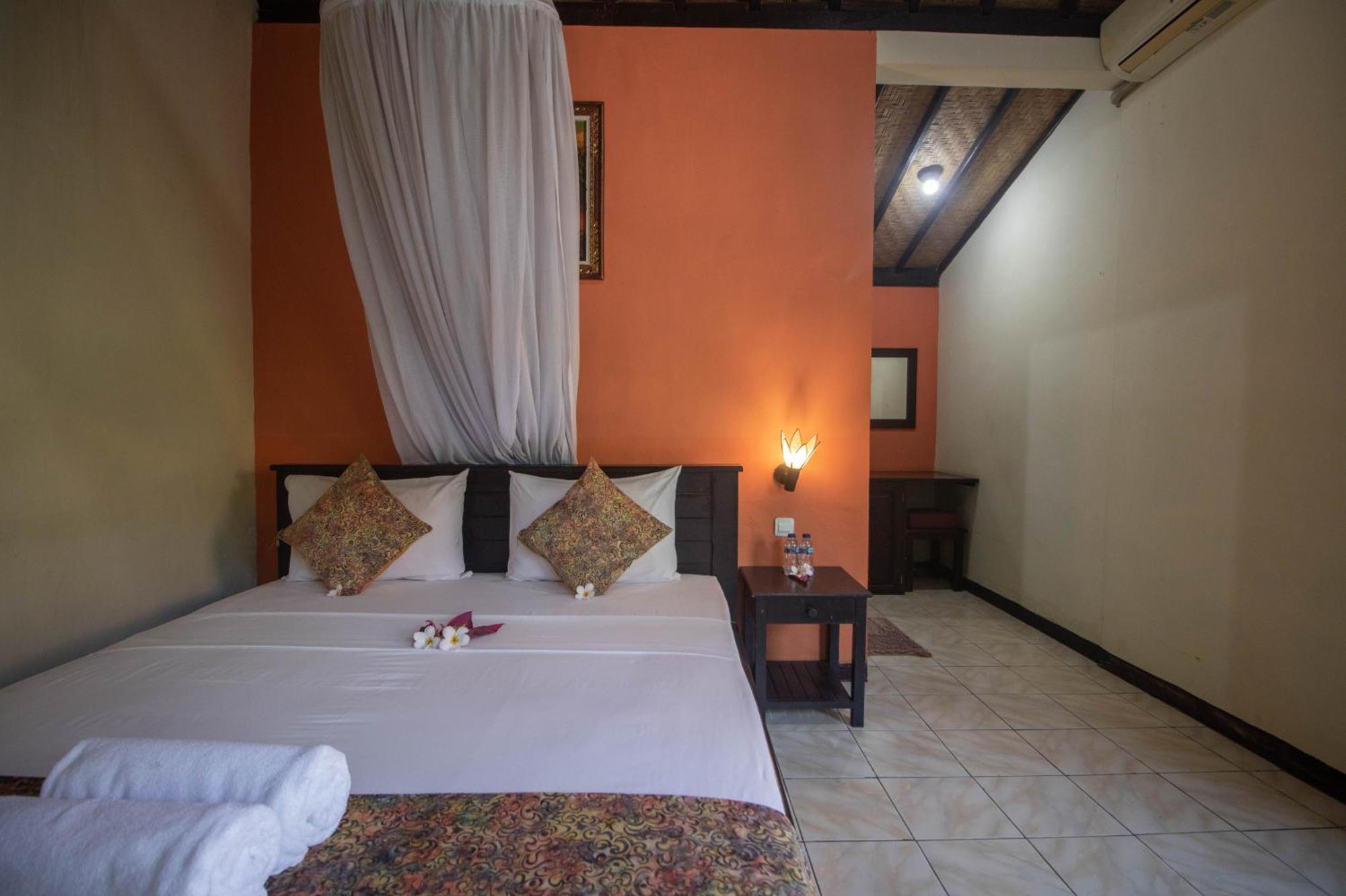 Giri Sari Guest House Pemuteran Esterno foto