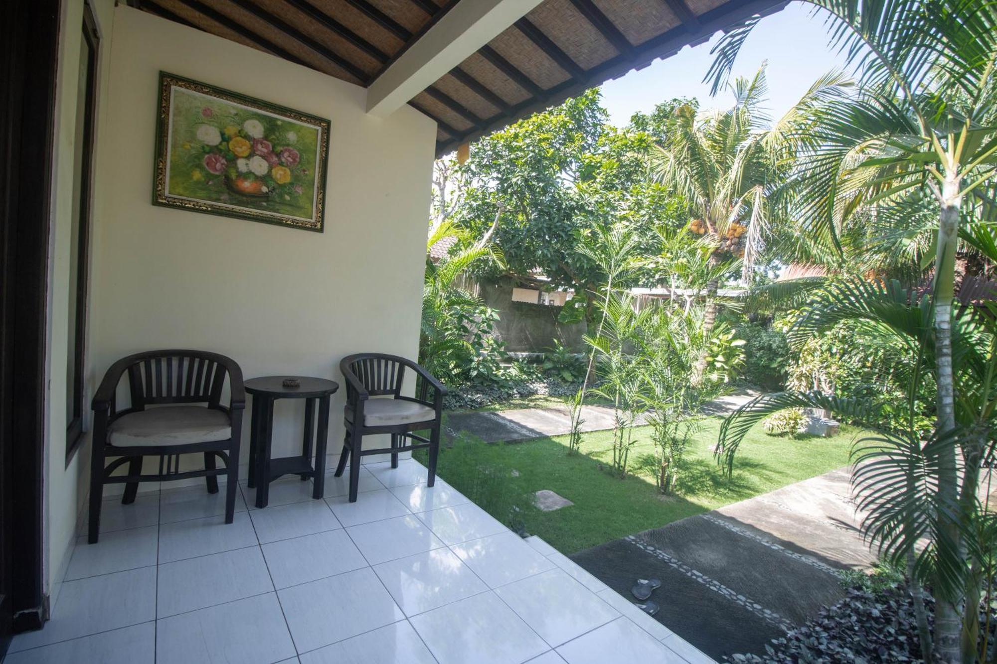 Giri Sari Guest House Pemuteran Esterno foto