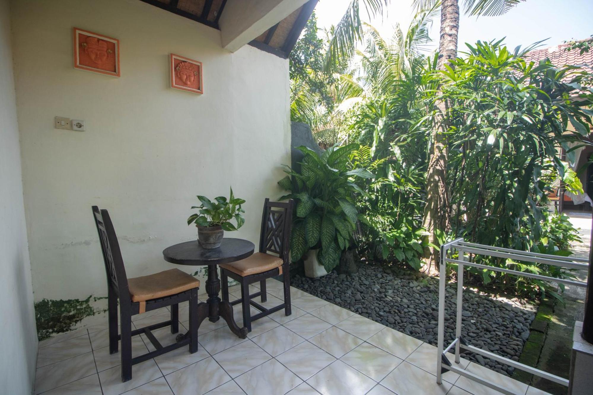 Giri Sari Guest House Pemuteran Esterno foto