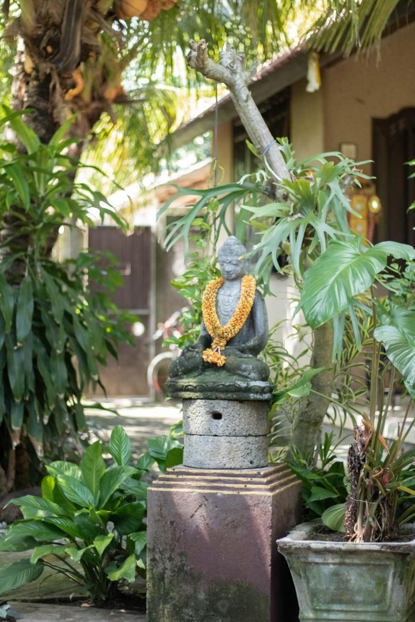 Giri Sari Guest House Pemuteran Esterno foto