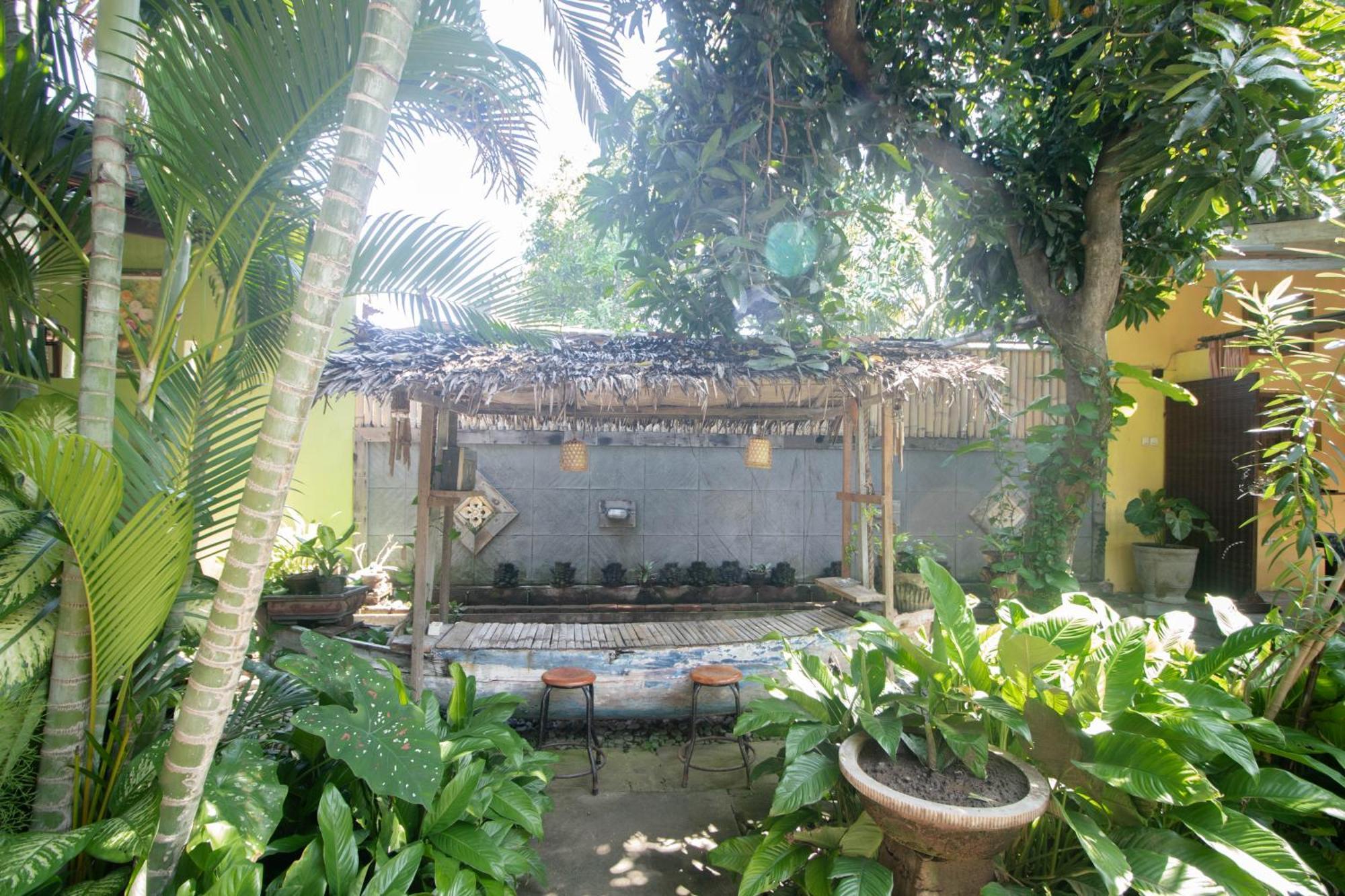 Giri Sari Guest House Pemuteran Esterno foto