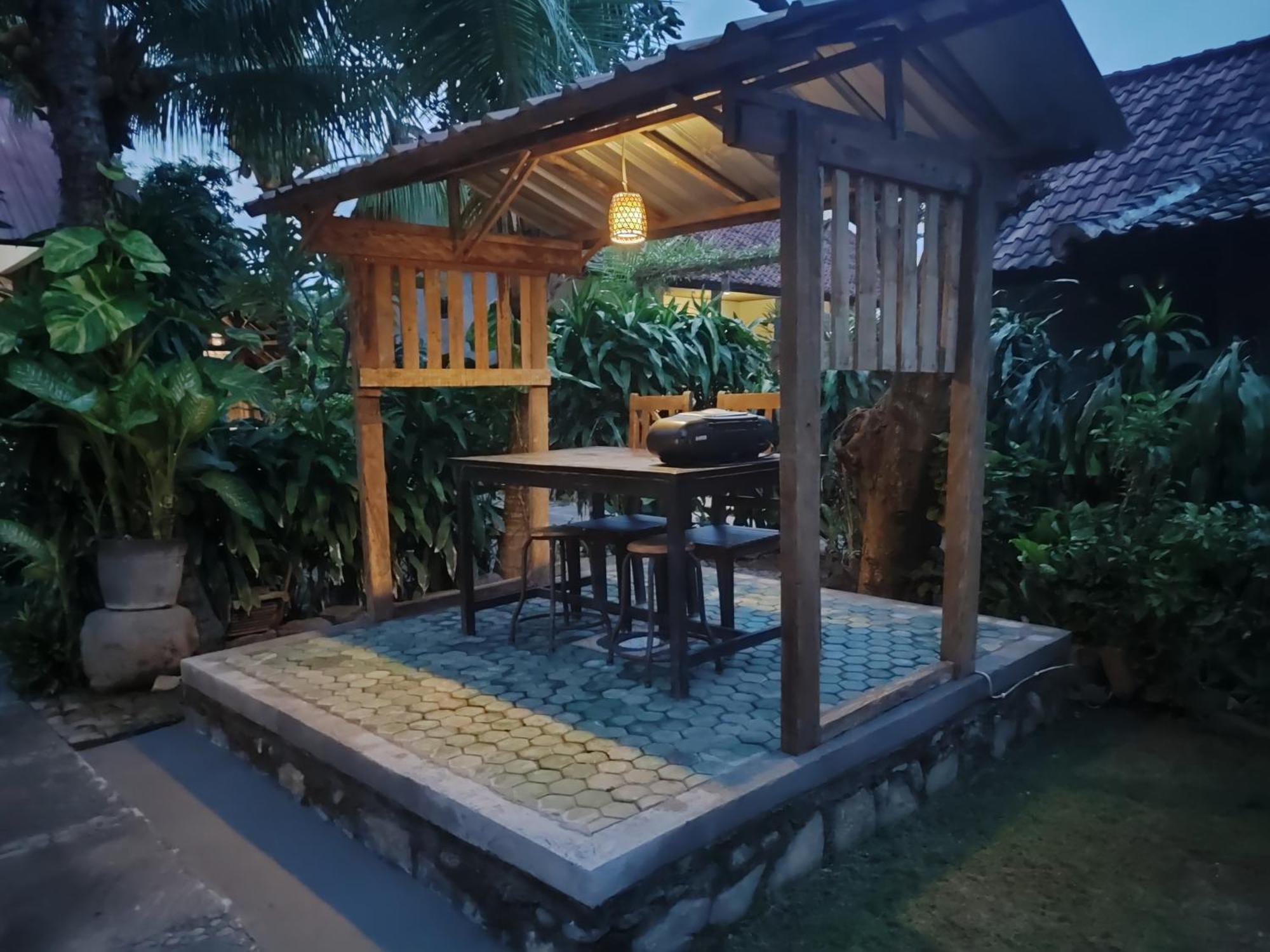 Giri Sari Guest House Pemuteran Esterno foto