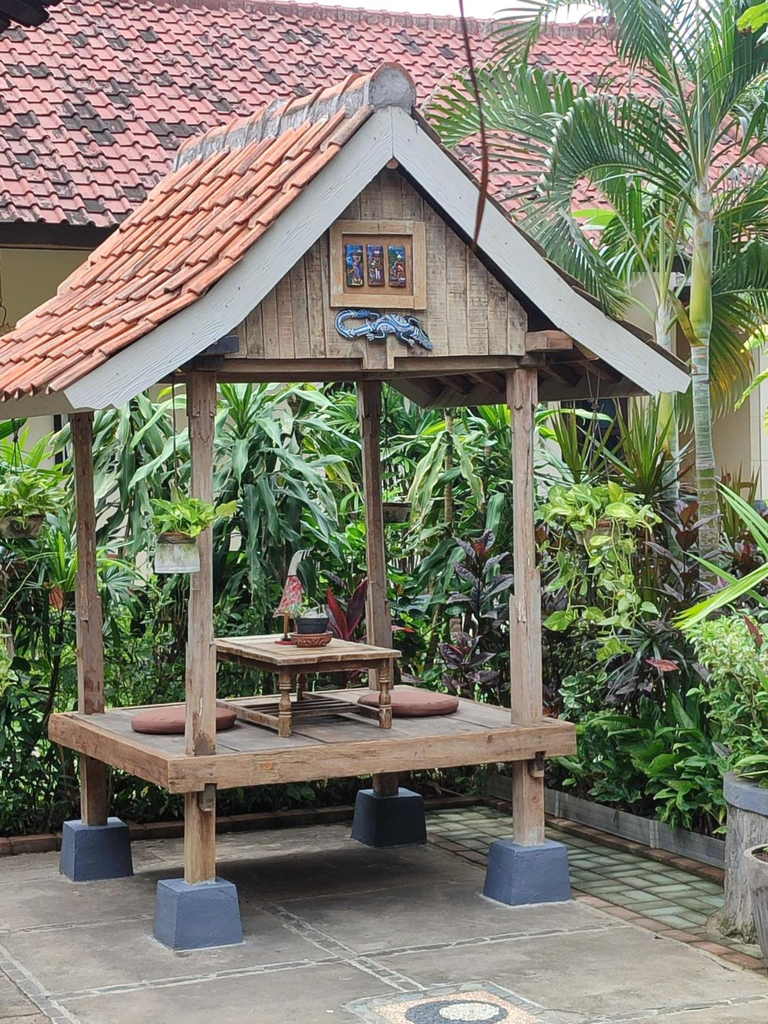 Giri Sari Guest House Pemuteran Esterno foto