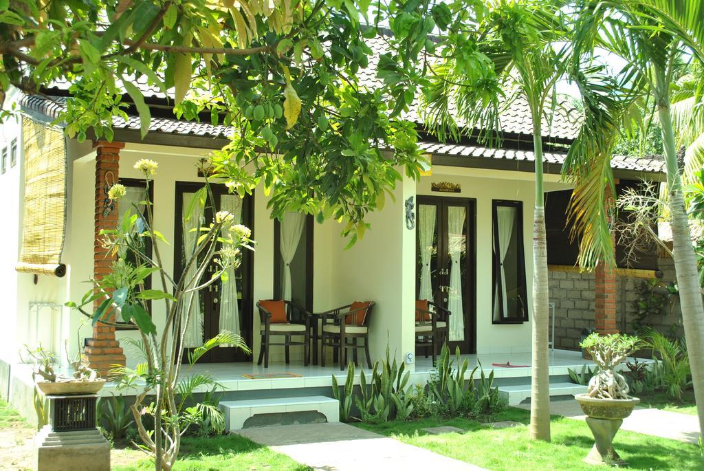 Giri Sari Guest House Pemuteran Esterno foto