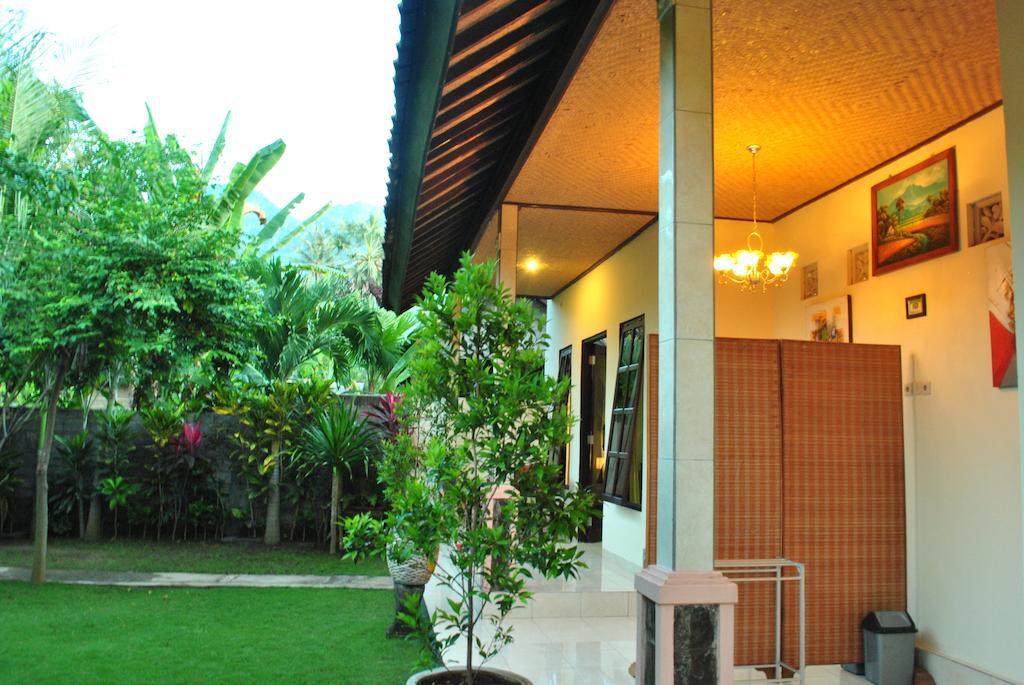 Giri Sari Guest House Pemuteran Esterno foto