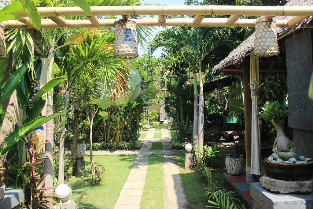 Giri Sari Guest House Pemuteran Esterno foto
