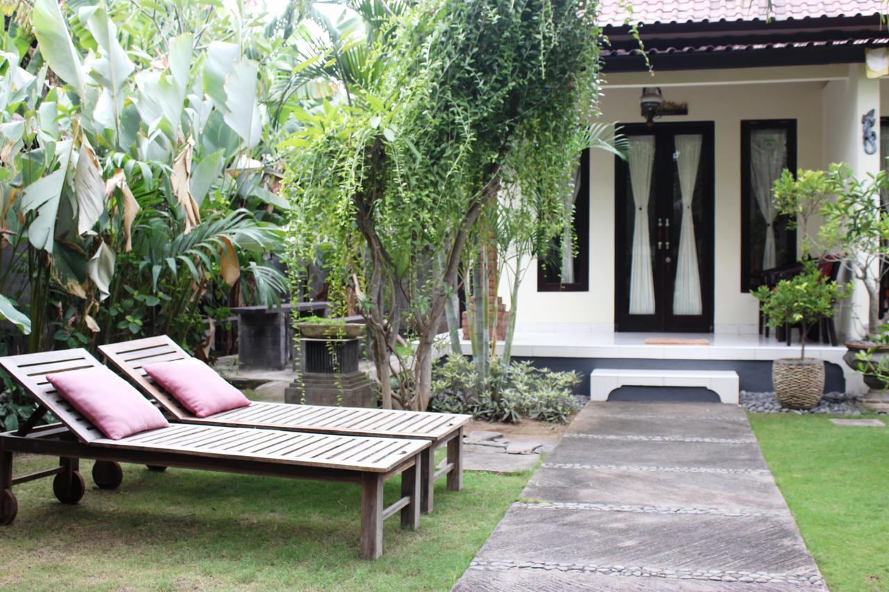 Giri Sari Guest House Pemuteran Esterno foto